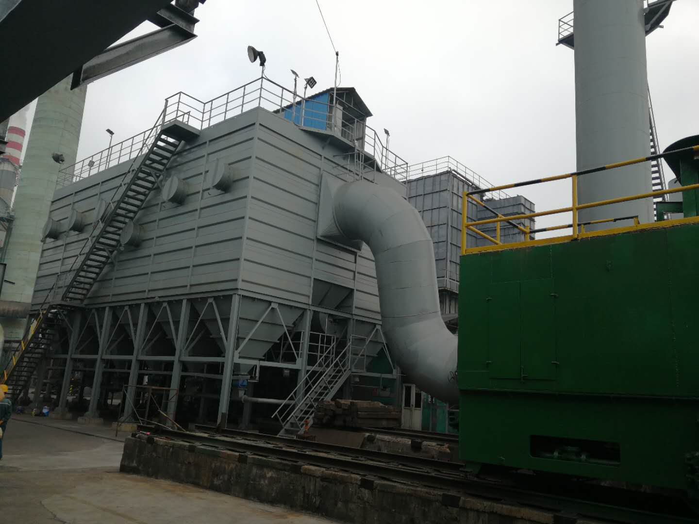 焦化廠焦爐推焦車裝煤車除塵器改造方案